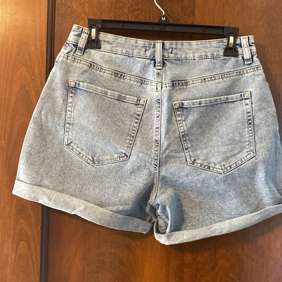 Bran new Black Tape high waisted medium Wash jean shorts with rolled cuff 😍😍😍 - Picture 8 of 8